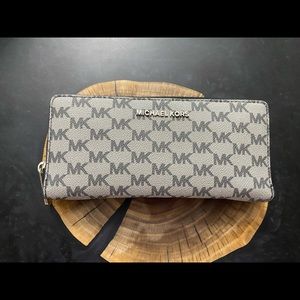 Michael Kors Large Continental Wallet